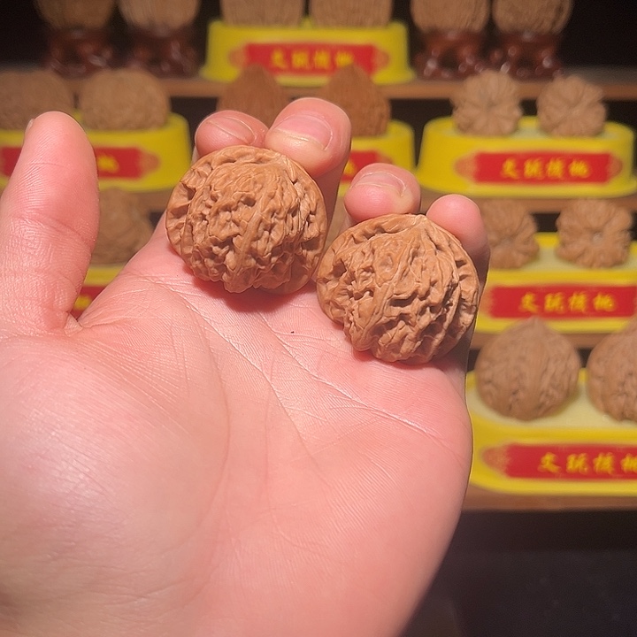 唐***行文玩核桃吊坠白狮子