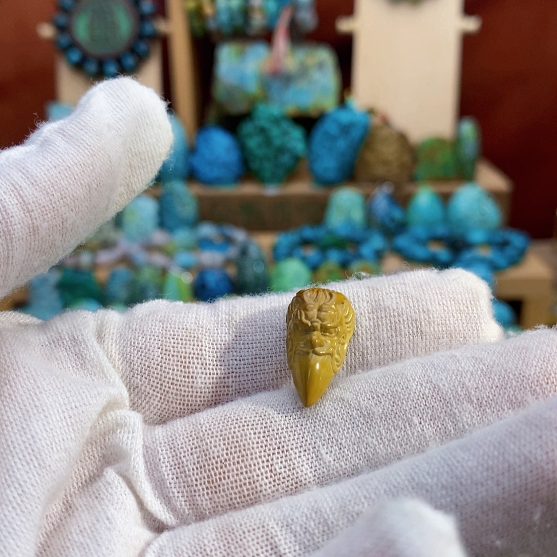 定制绿松石雕刻龙坠子