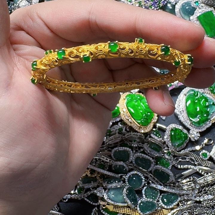 翡翠颈饰未镶嵌天然A货翡翠放漏