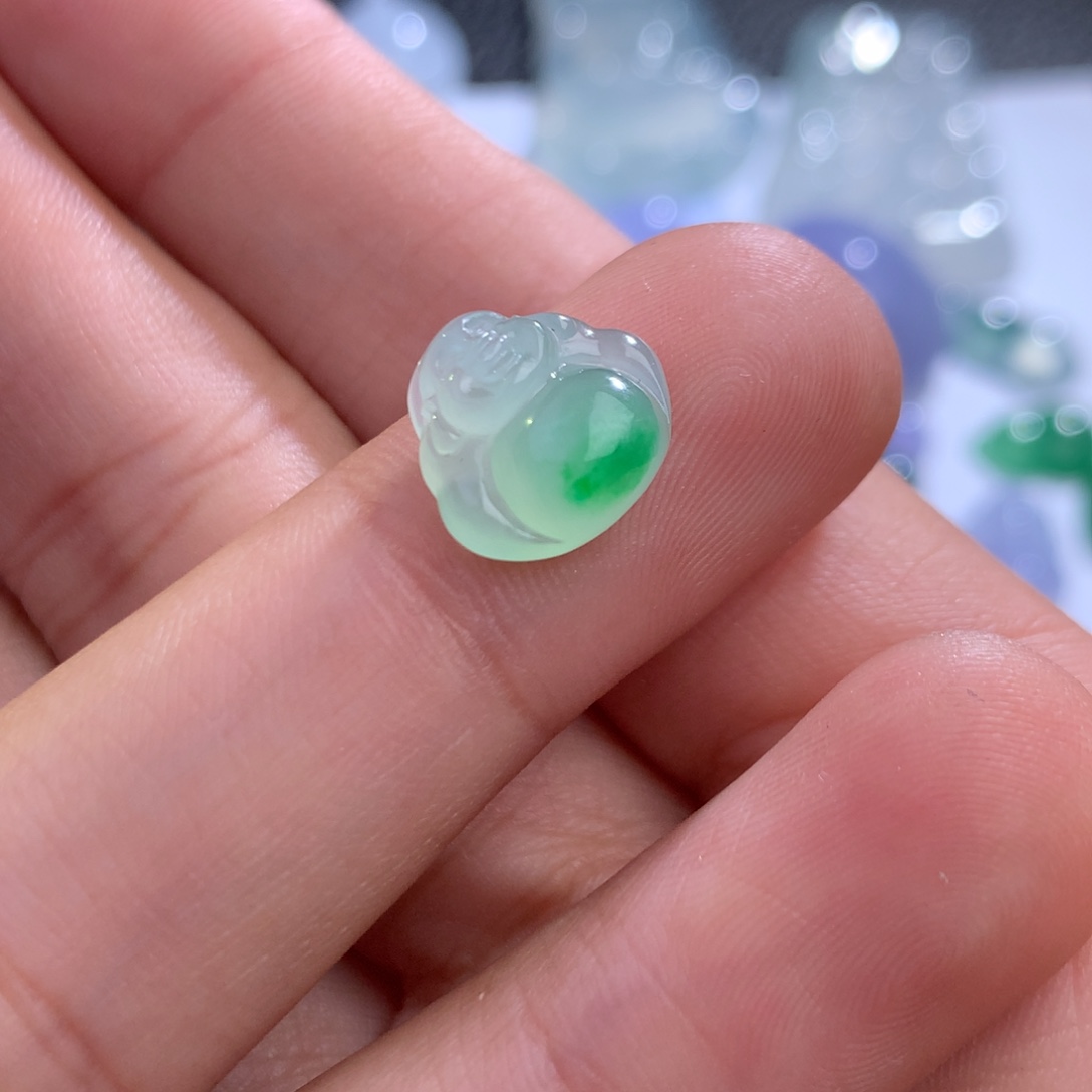 翡翠未镶嵌颈饰缅甸