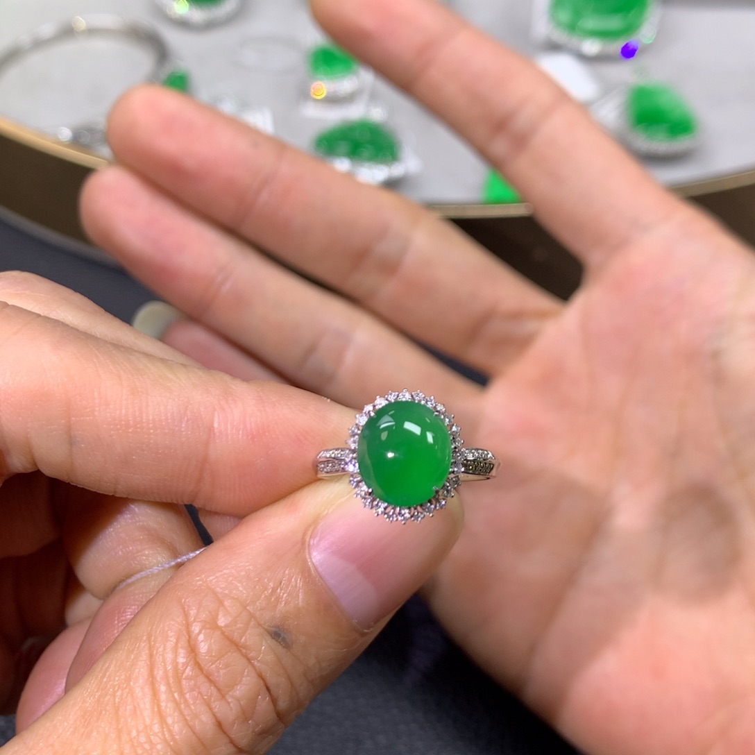 翡翠戒指18K金镶嵌翡翠