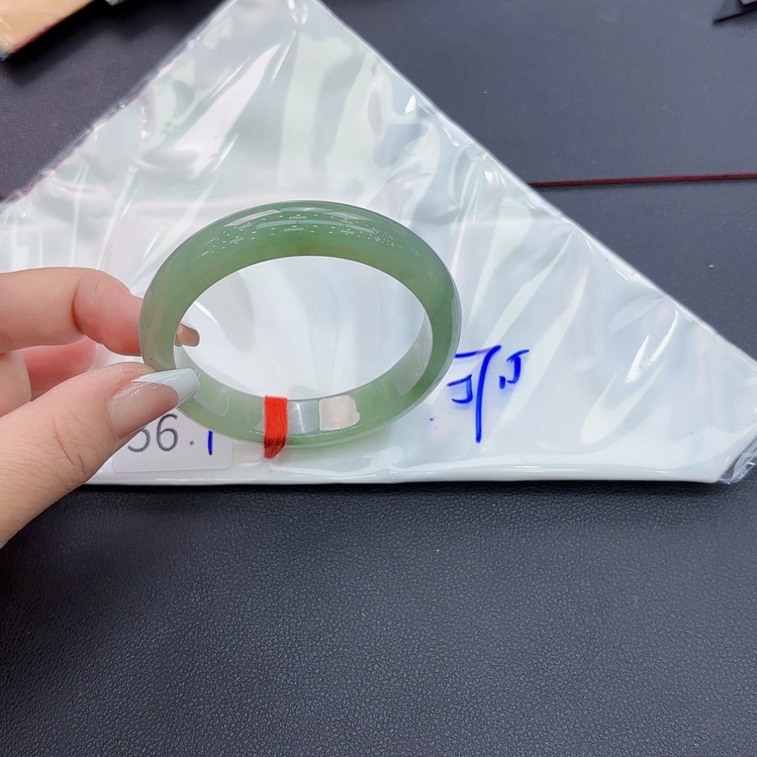 翡翠手镯未镶嵌手镯