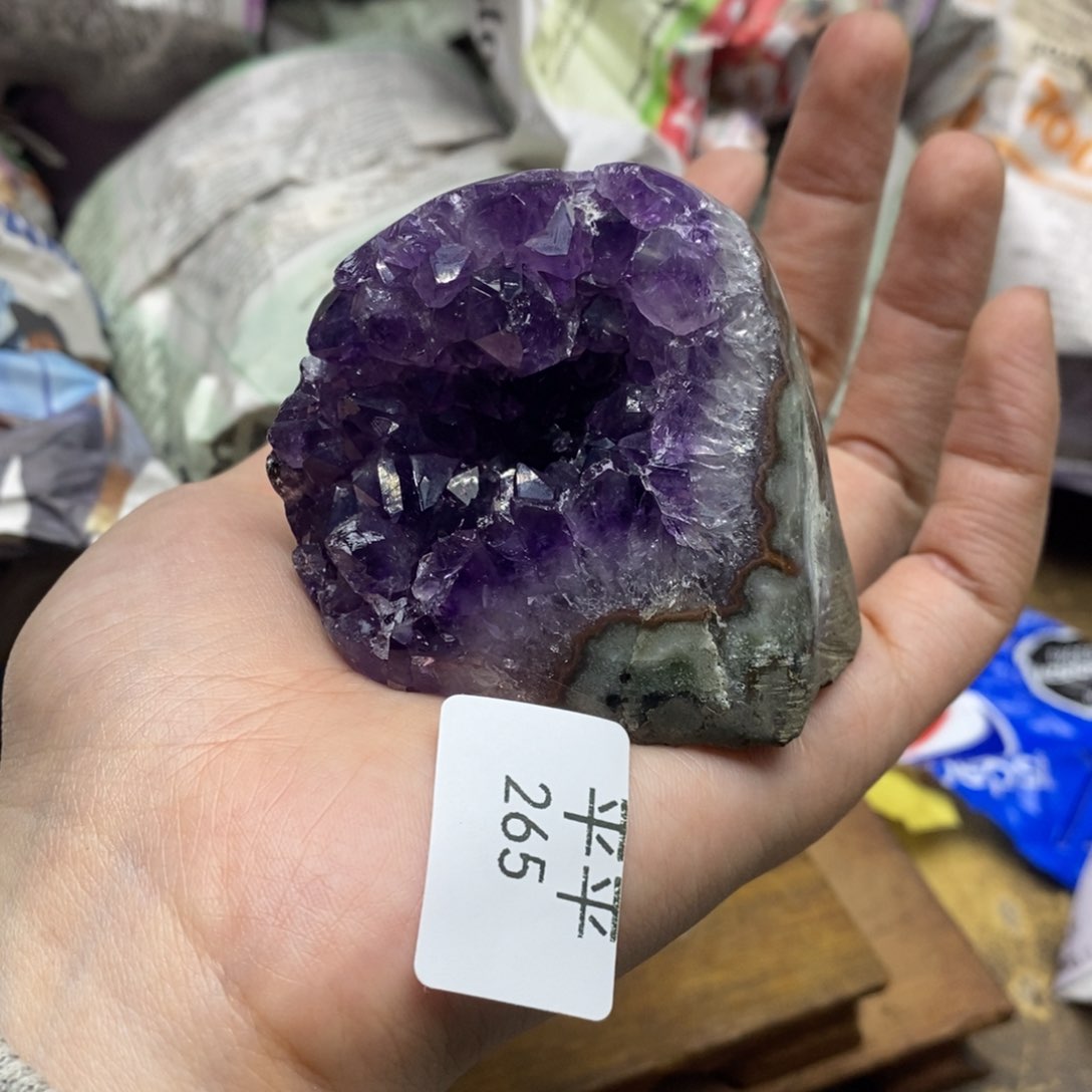紫晶乌拉圭未镶嵌