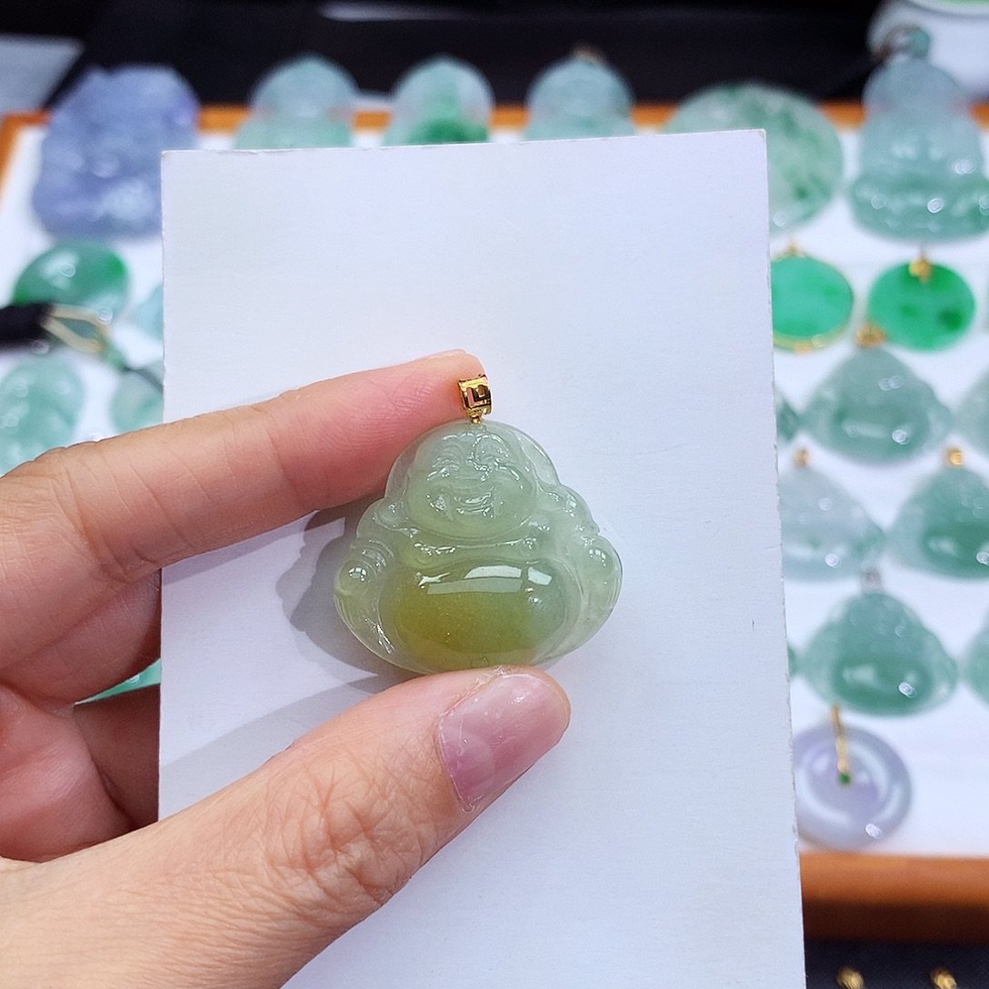 翡翠18K金镶嵌颈饰翡翠吊坠