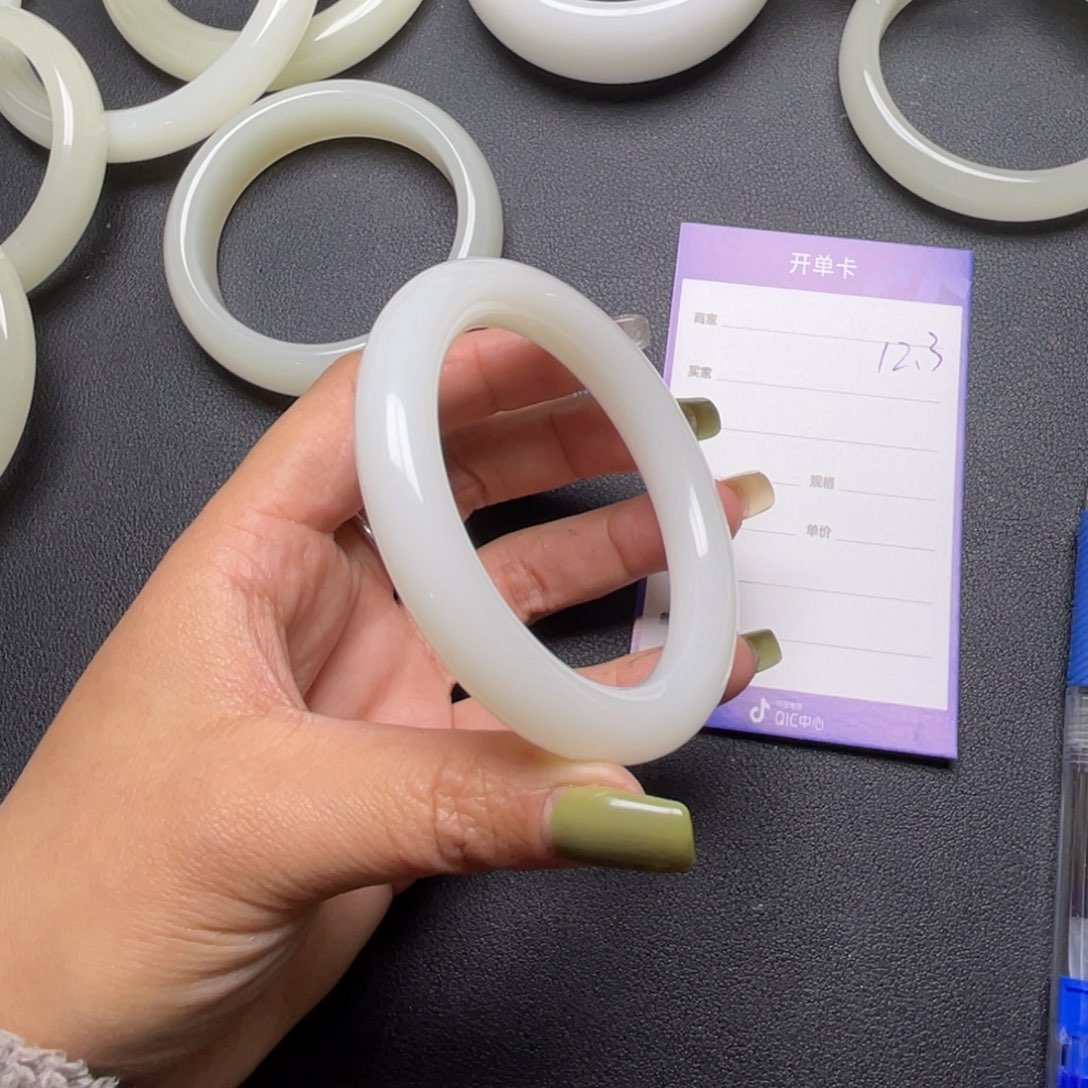 八***筒53圈口胖圆条羊脂白