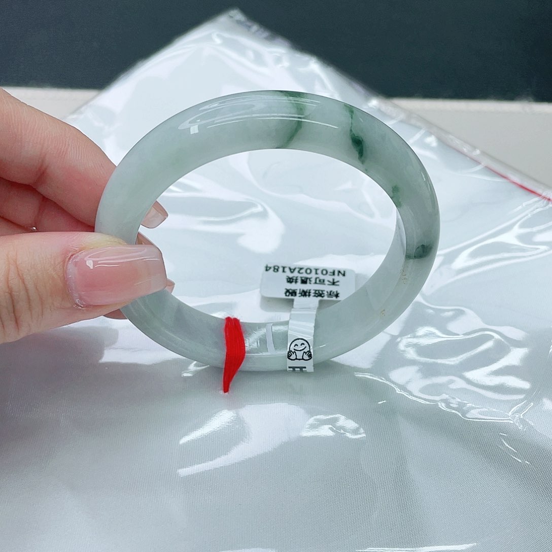 翡翠手镯未镶嵌正56.7