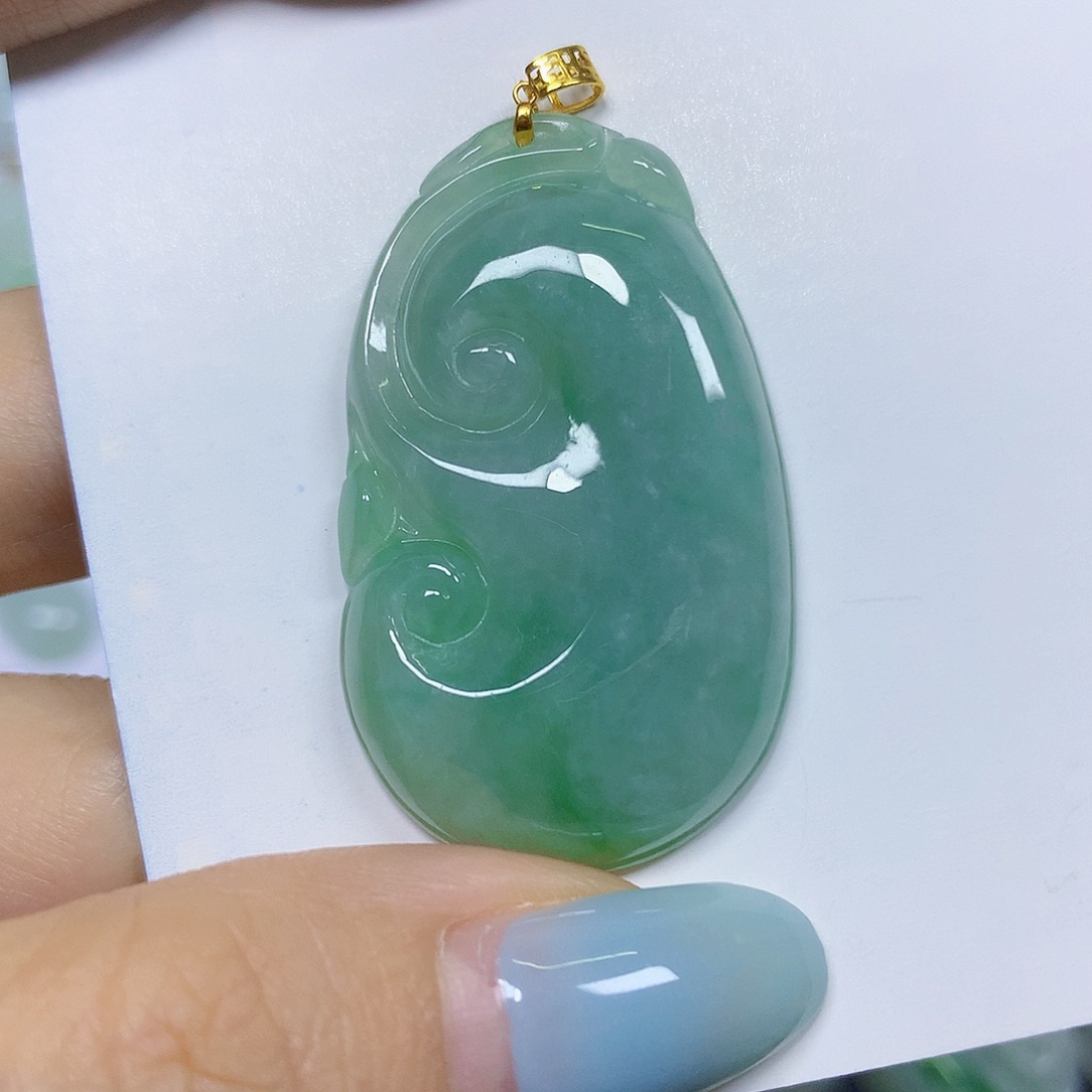 翡翠18K金镶嵌颈饰挂件