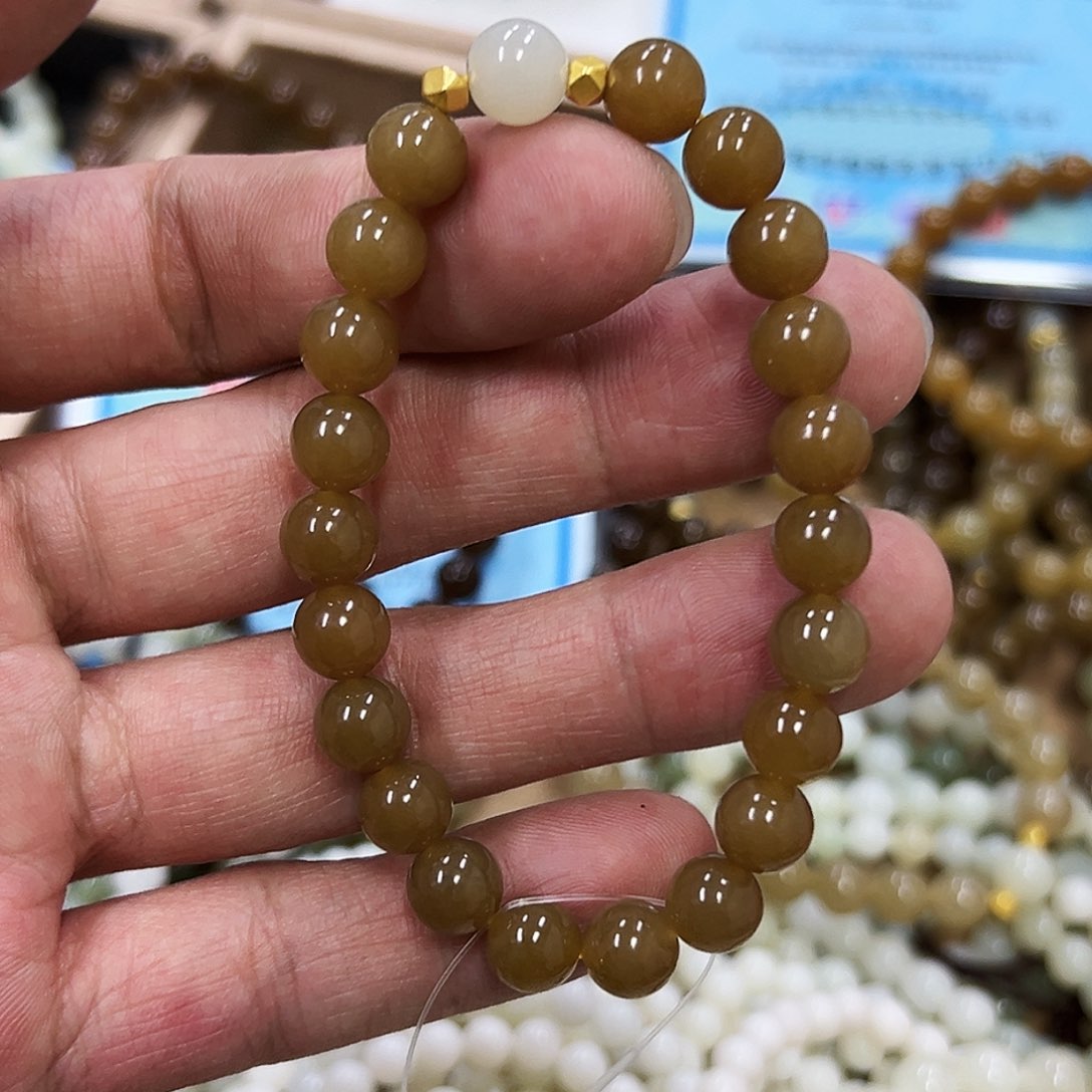 和田玉颈饰未镶嵌