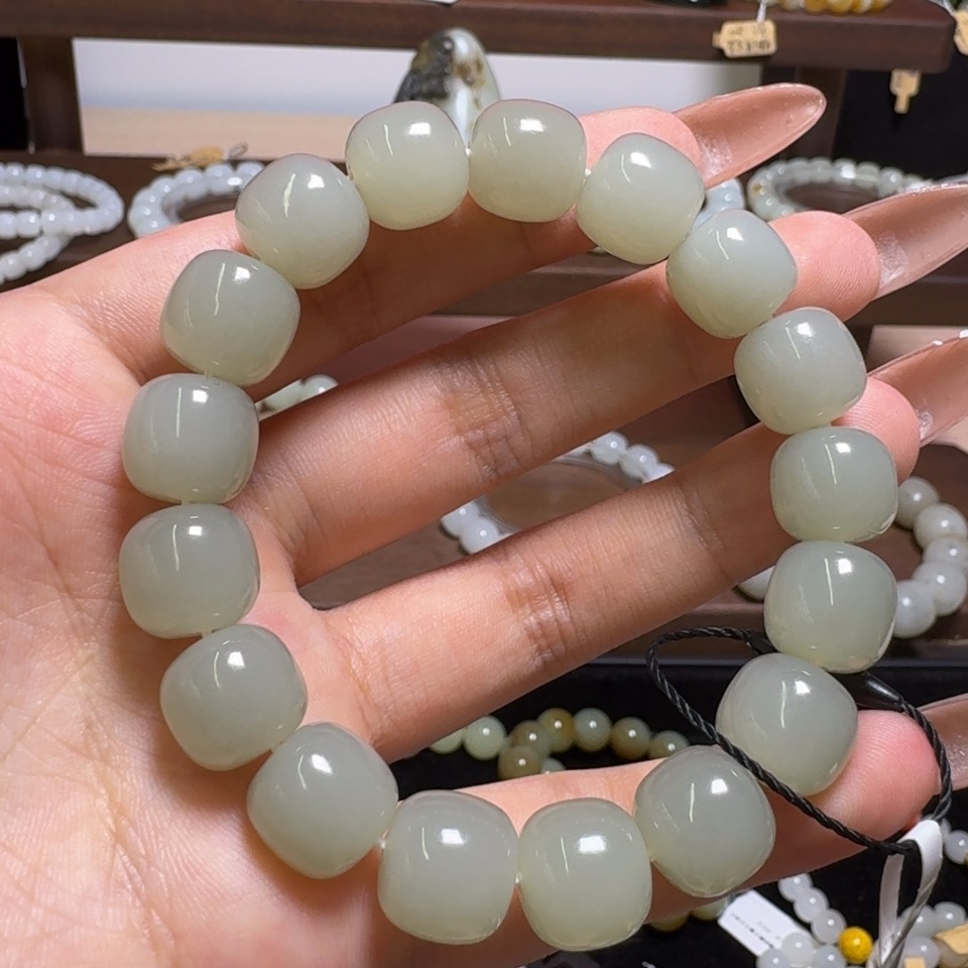 未镶嵌和田玉手链