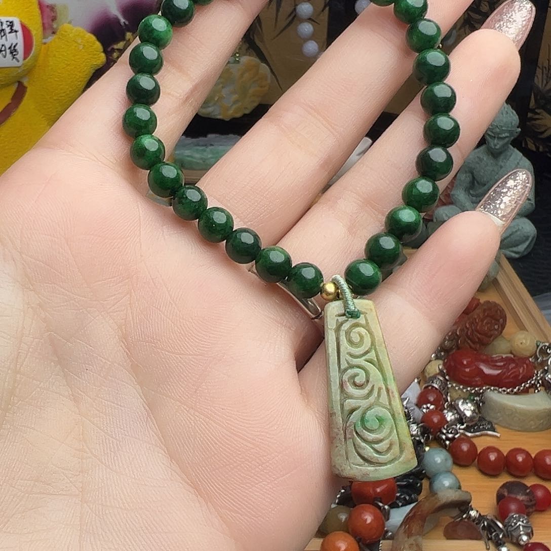 翡翠颈饰未镶嵌吊坠