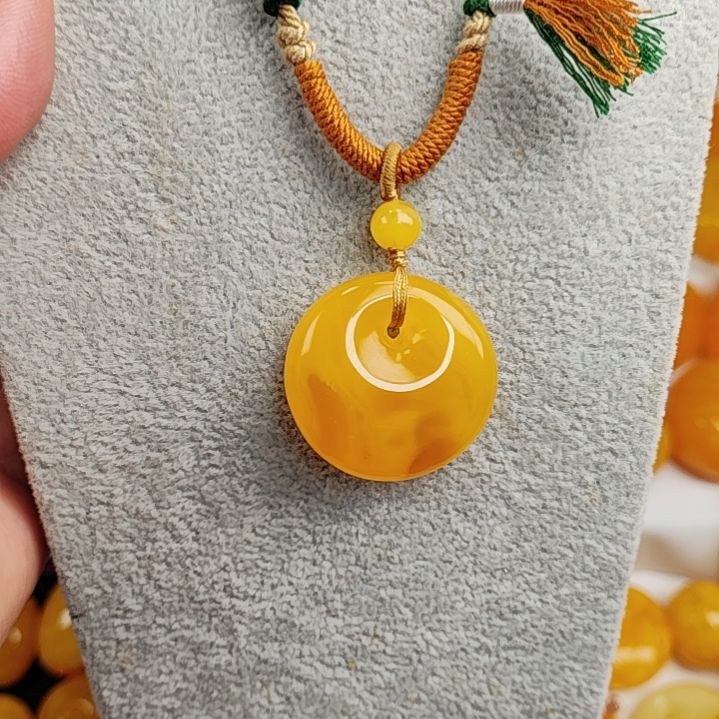 未镶嵌吊坠(赠链)蜜蜡