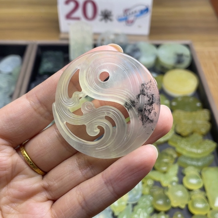 惬***意蛇纹石玉未镶嵌颈饰