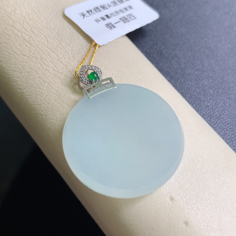 【闪购商品】翡翠颈饰18K金镶嵌无事牌