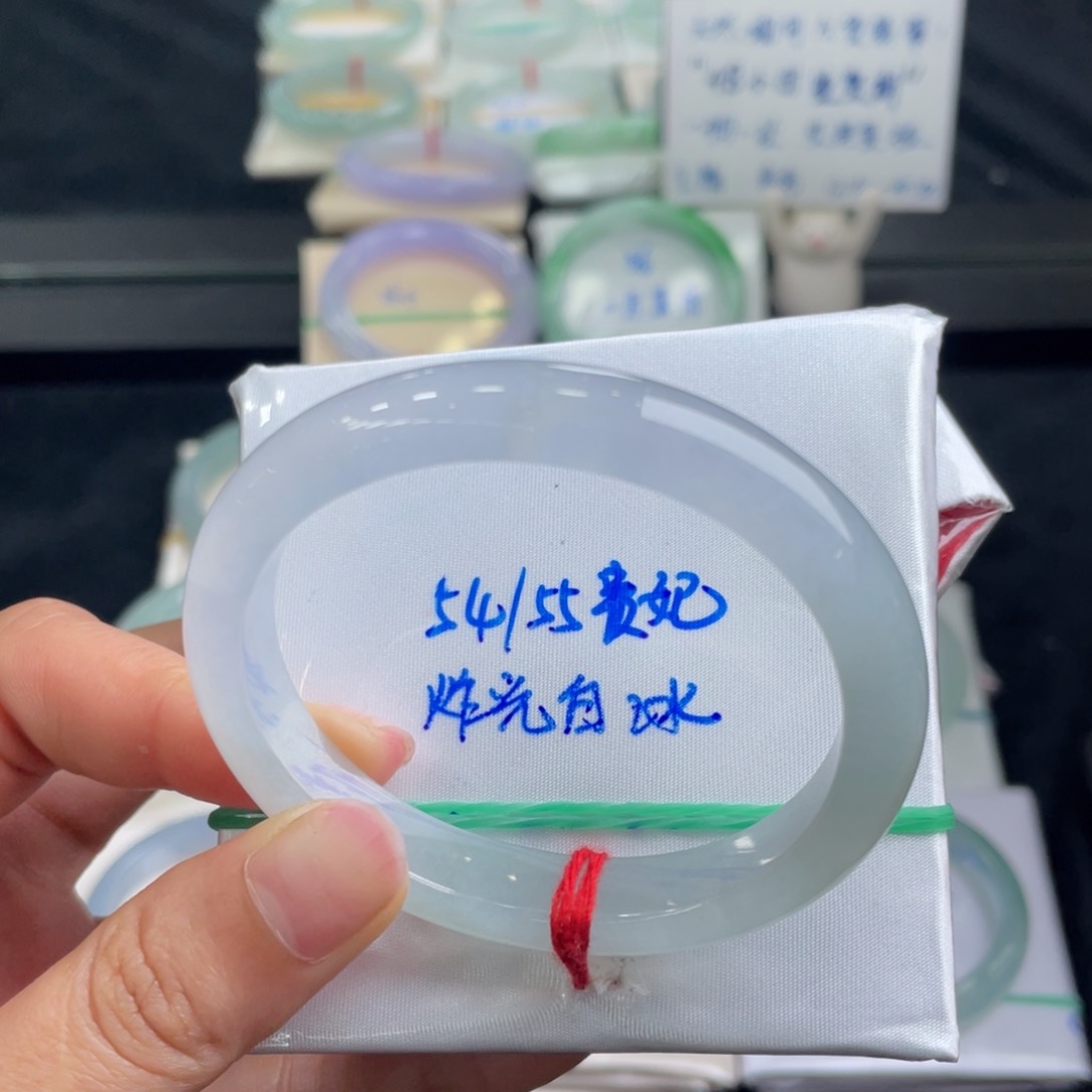 翡翠手镯未镶嵌翡翠手镯