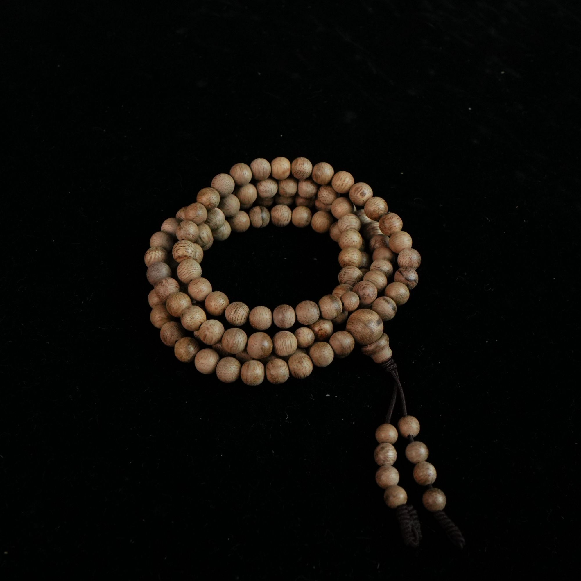 A4975文莱沉香软丝兰花结念珠0.65cm 7.69g