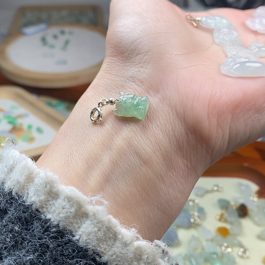 翡翠颈饰未镶嵌九***X小提溜