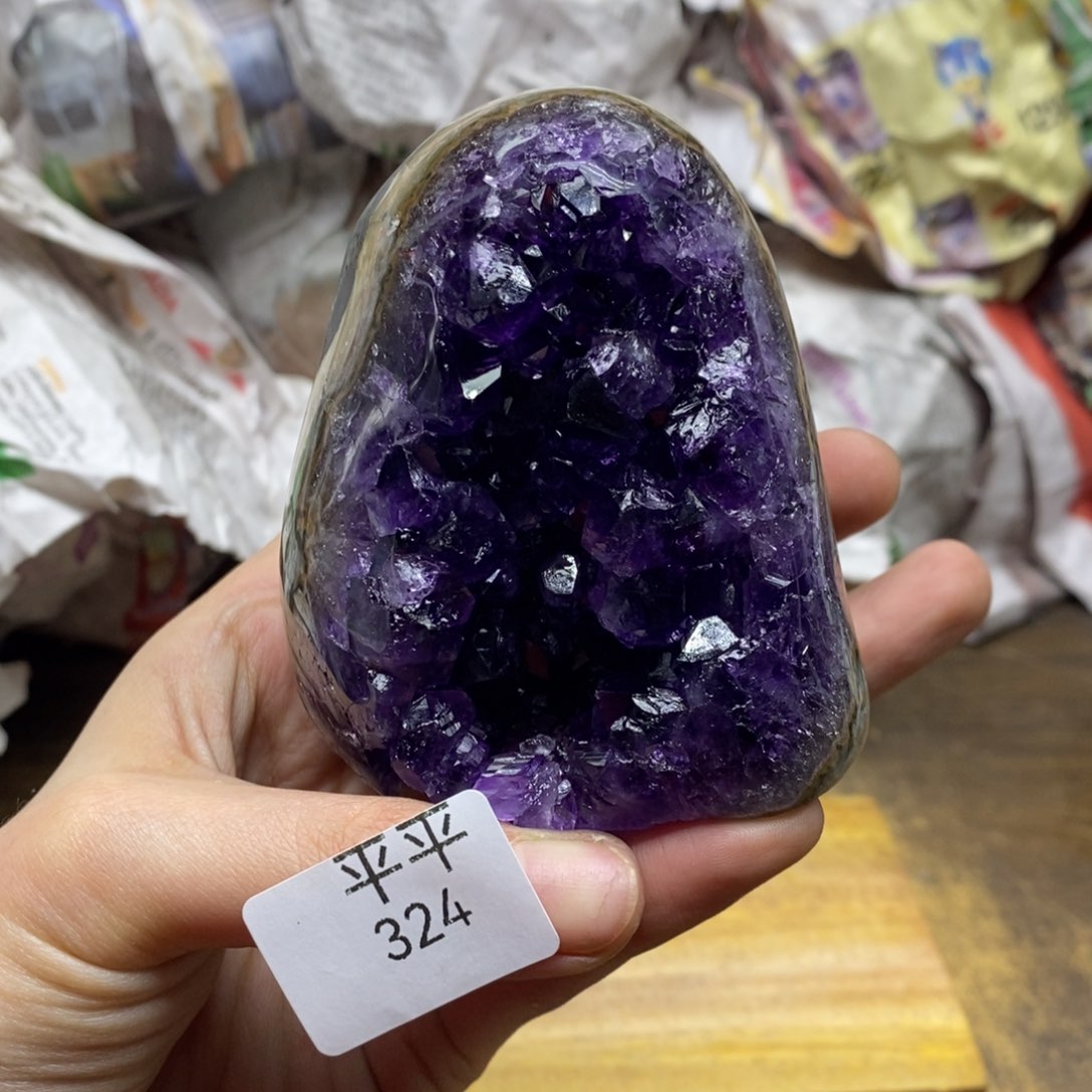 紫晶乌拉圭未镶嵌