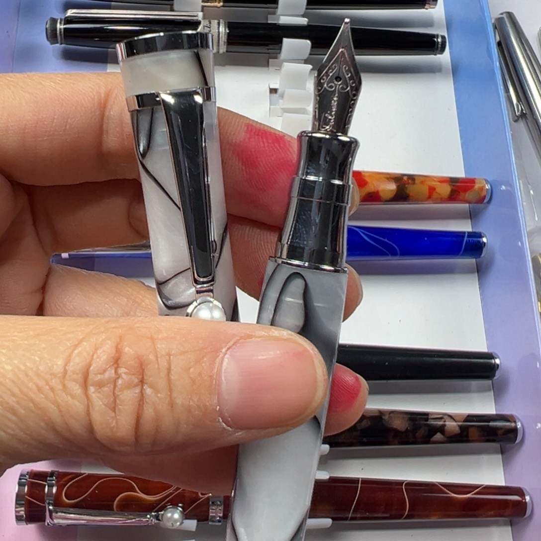 棠***棠便携式富利文2037白色亚克力