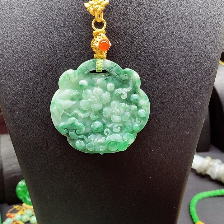 翡翠颈饰未镶嵌吊坠