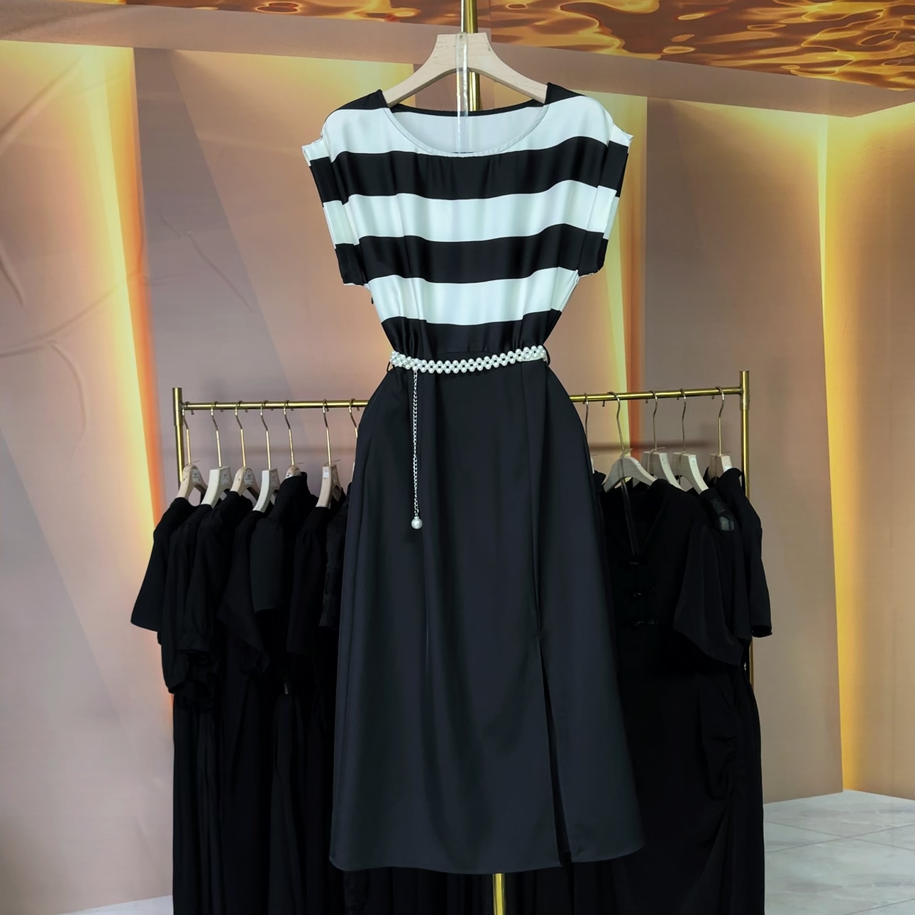 【RG171】2025年新款时尚气质百搭减龄显瘦轻奢设计感INS连衣裙