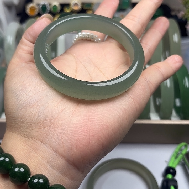 东陵石未镶嵌手镯