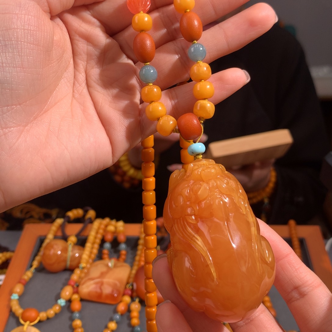 蜜蜡颈饰未镶嵌貔貅