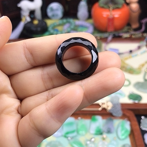 翡翠戒指未镶嵌乌鸡
