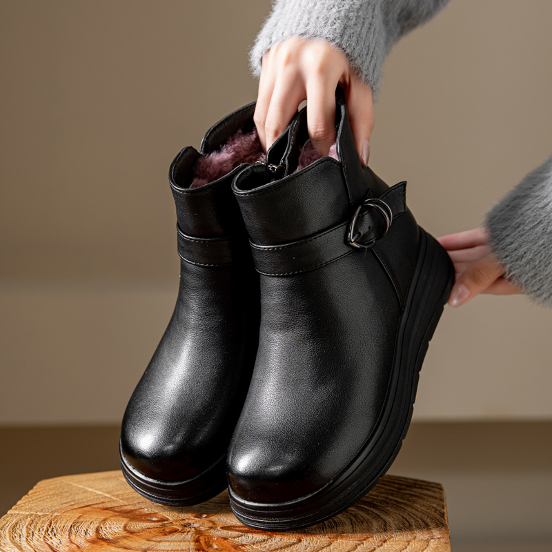 皮毛一体短靴羊毛真皮妈妈棉鞋女加绒保暖雪地棉防滑中年女靴冬季