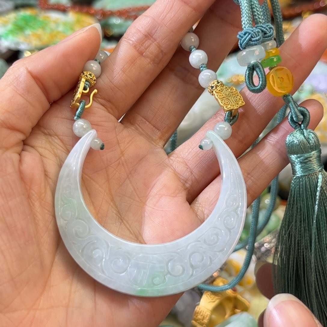 翡翠颈饰未镶嵌待编款