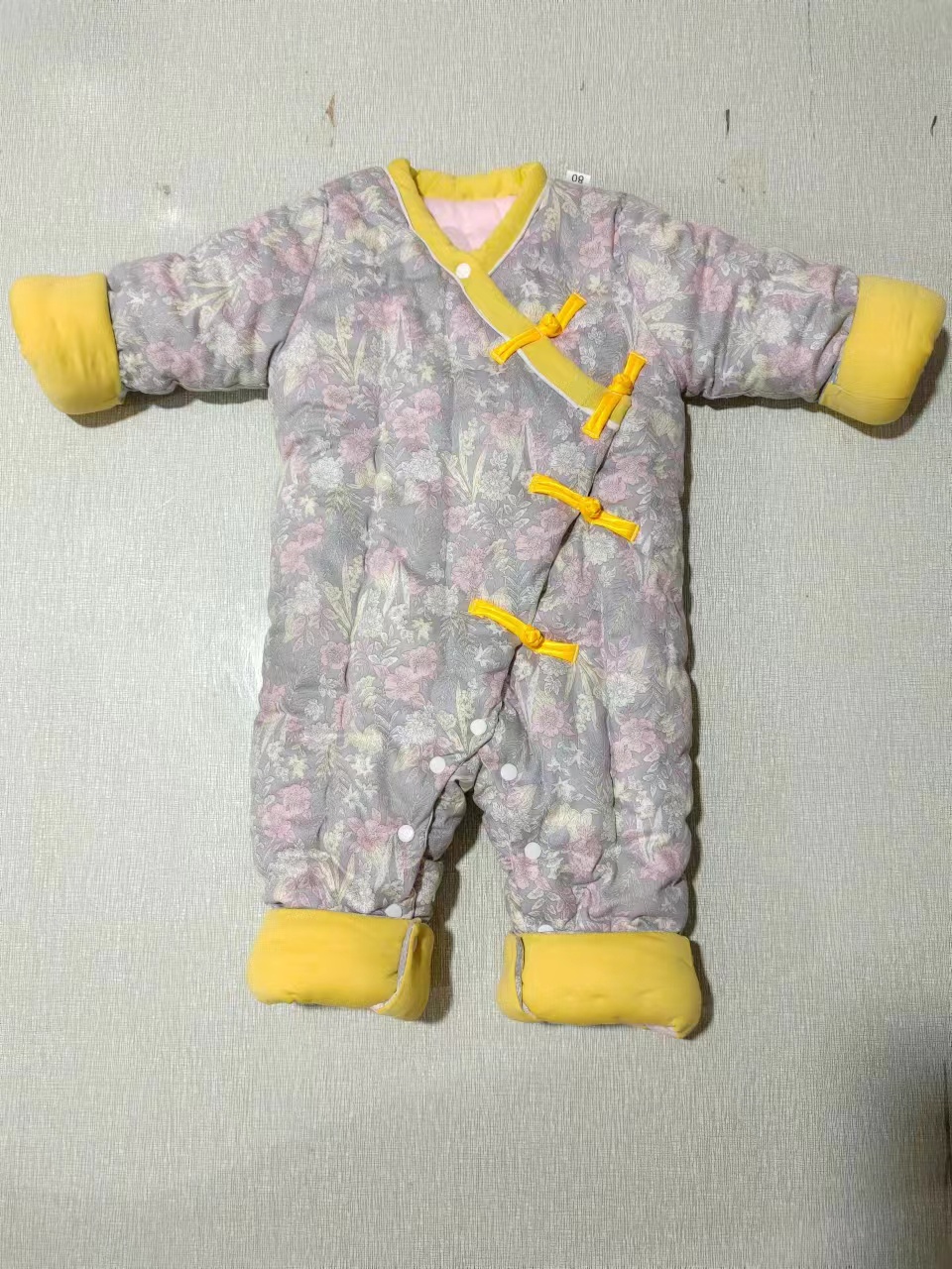 宝宝连体闭裆大襟露脚棉裤婴儿新生儿连体衣儿童设计