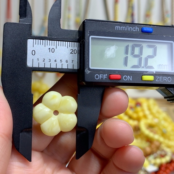 蜜蜡未镶嵌裸石配饰