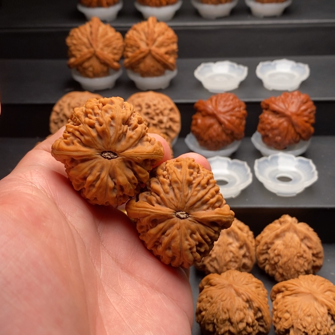 文玩核桃把件偷**落核为贵