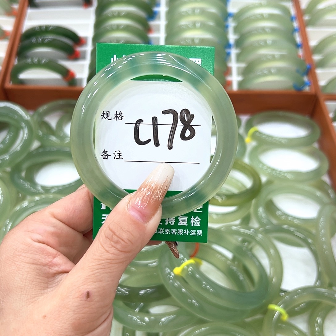 一****蛇纹石玉未镶嵌手镯