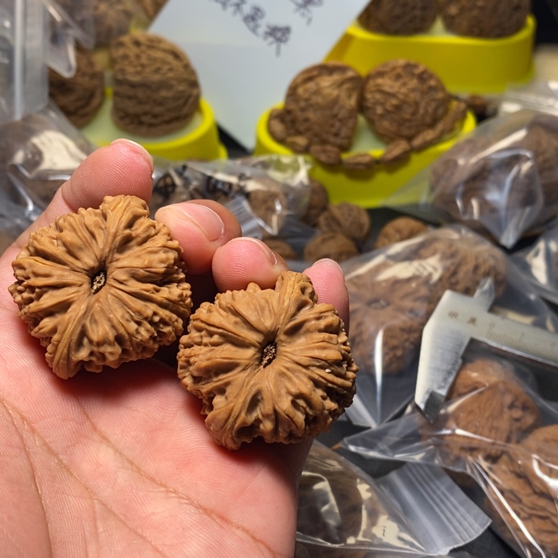 西***人核桃文玩核桃南疆石有黄色差007