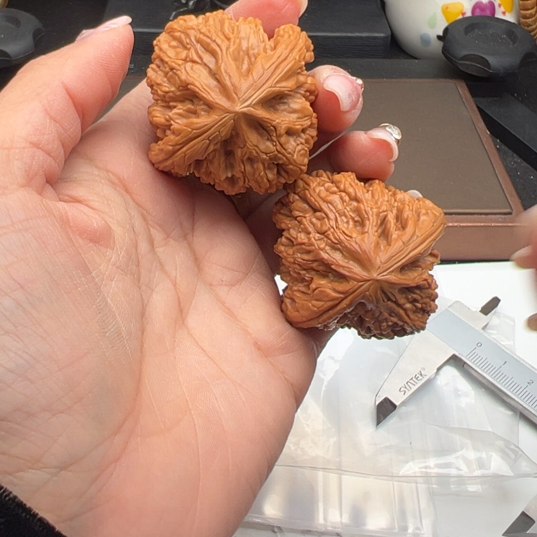 文玩核桃把件虎头王45
