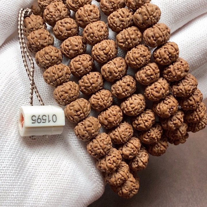 东***虎金刚菩提吊坠树王