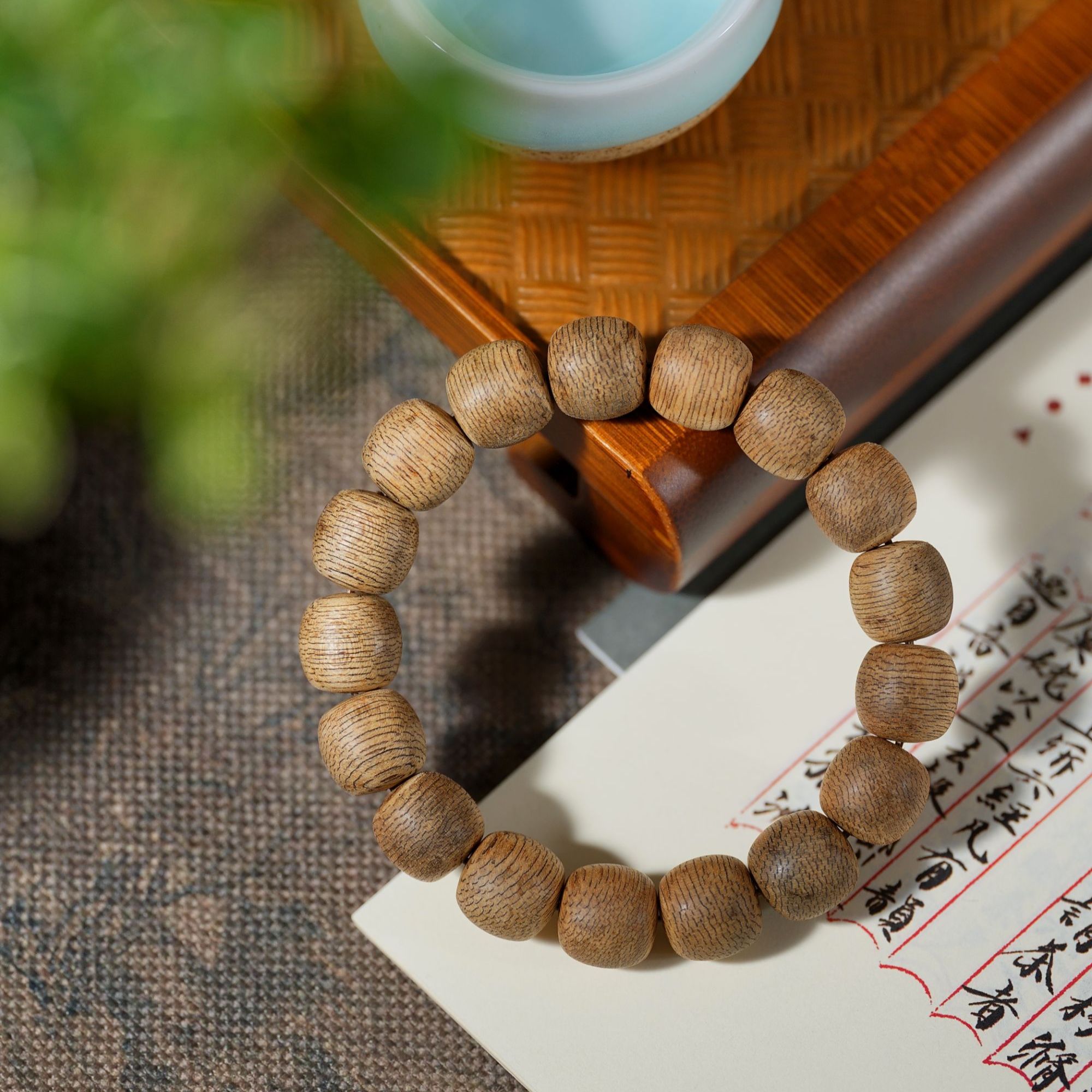 沉香文莱软丝12*12单圈手串