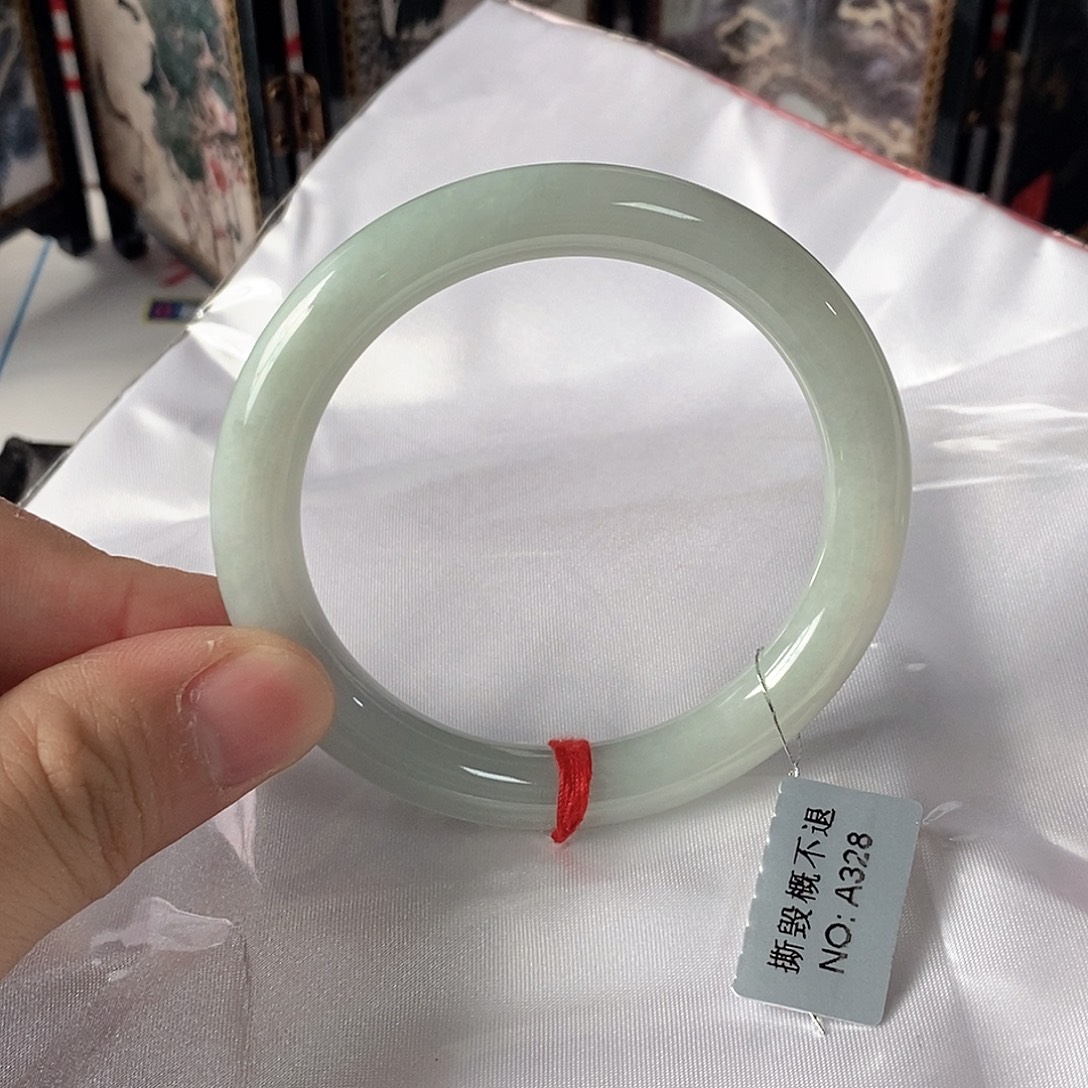 翡翠未镶嵌手镯（圆镯）