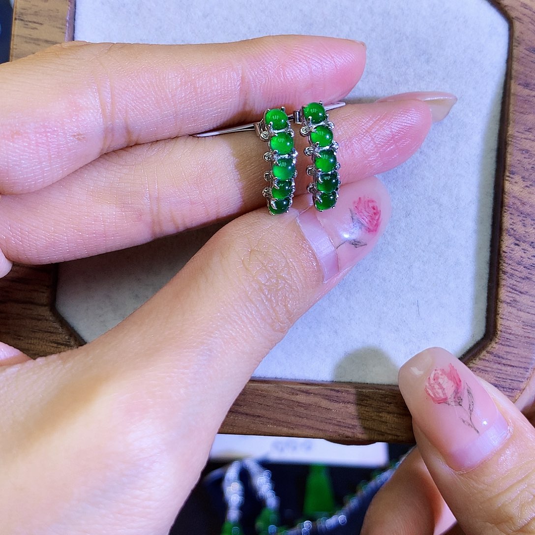 翡翠耳饰银S925镶嵌天然翡翠蛋面耳钉