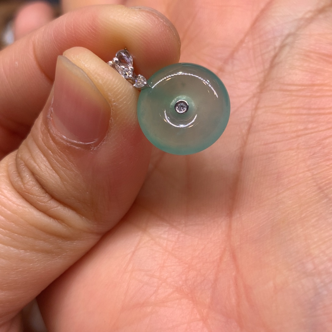 翡翠颈饰18K金镶嵌吊坠