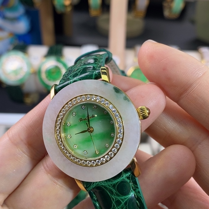 石英机芯-光能机芯锻造碳钢翡翠手表