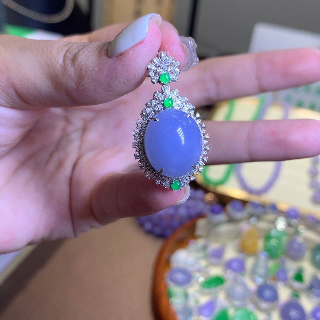 翡翠18K金镶嵌颈饰翡翠