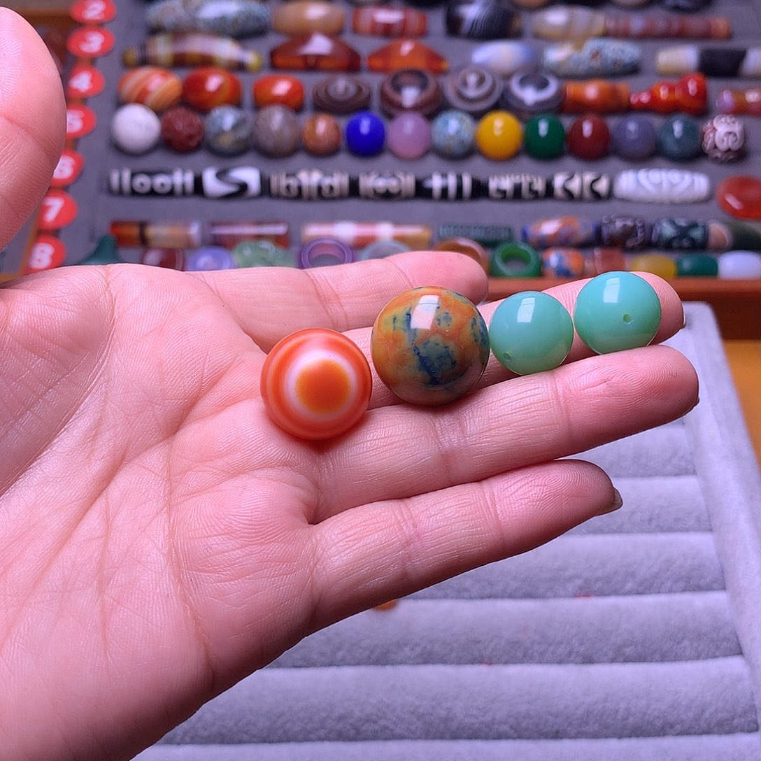 伍***佳玛瑙/玉髓未镶嵌颈饰