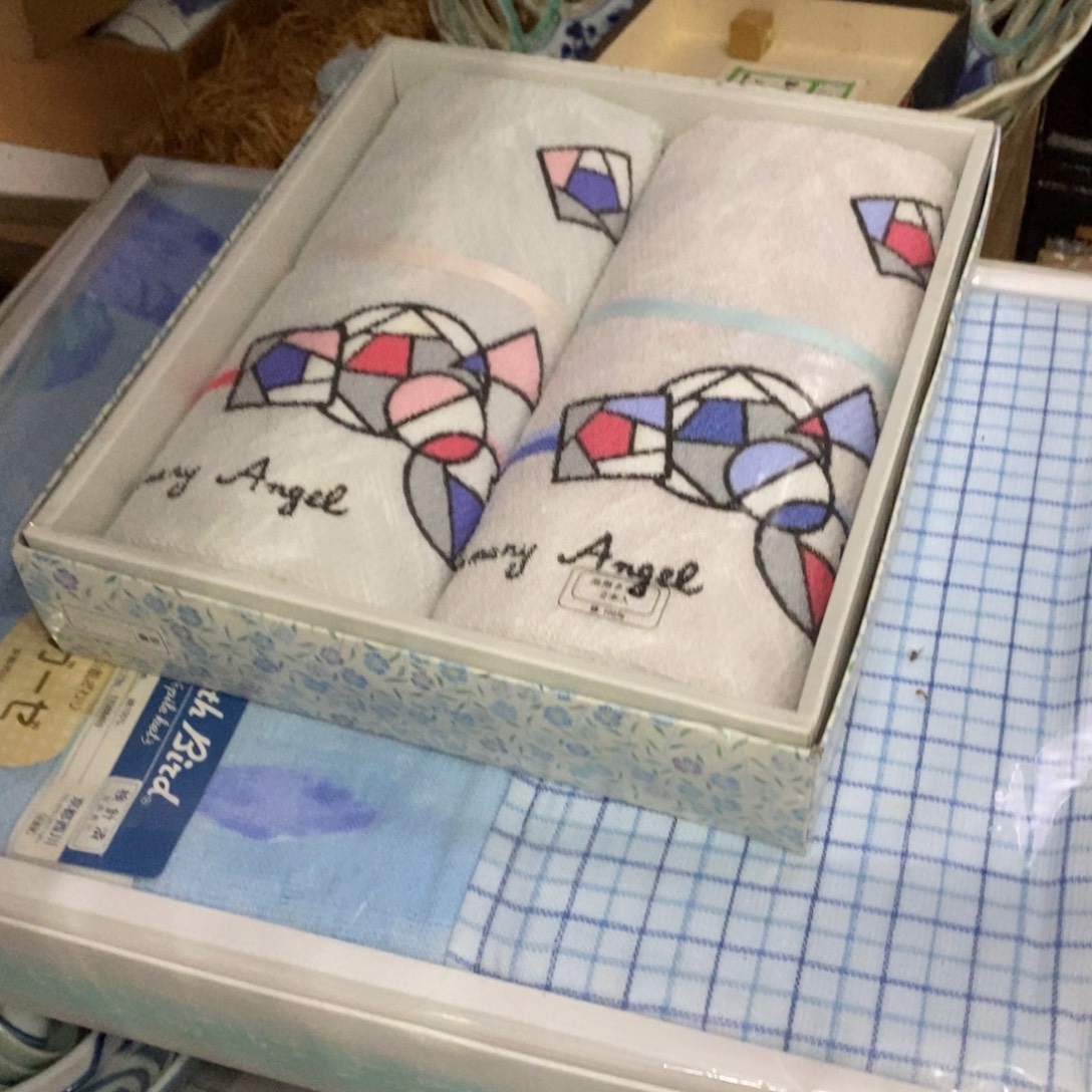 瓷片一直没见她有那么喜欢过