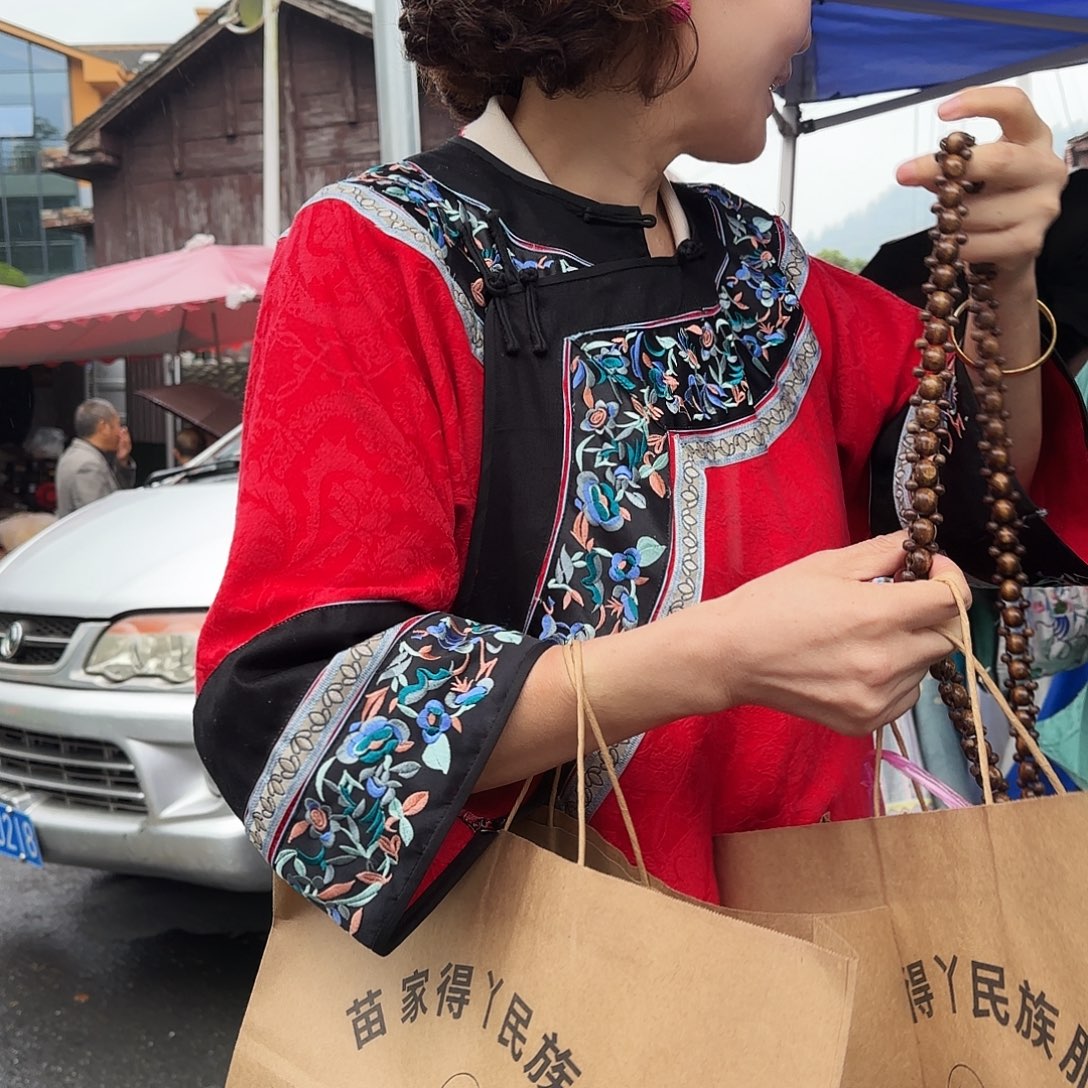 湘西苗族刺绣大红色重工款