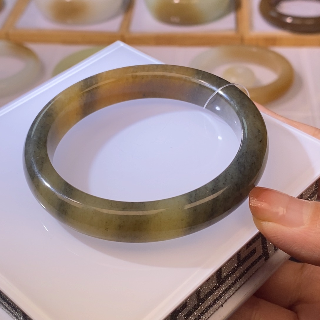 和田玉手镯未镶嵌5556