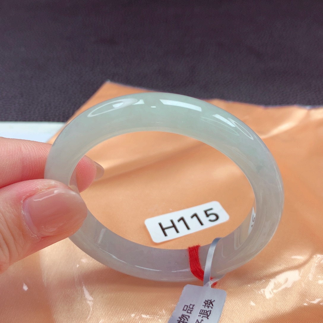 翡翠手镯未镶嵌手镯88