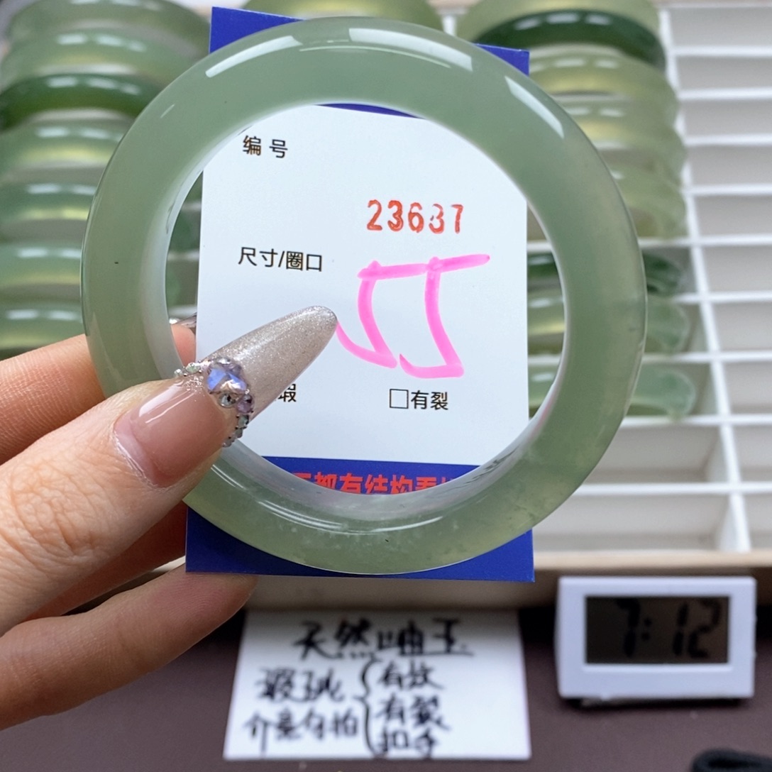 蛇纹石玉手镯未镶嵌