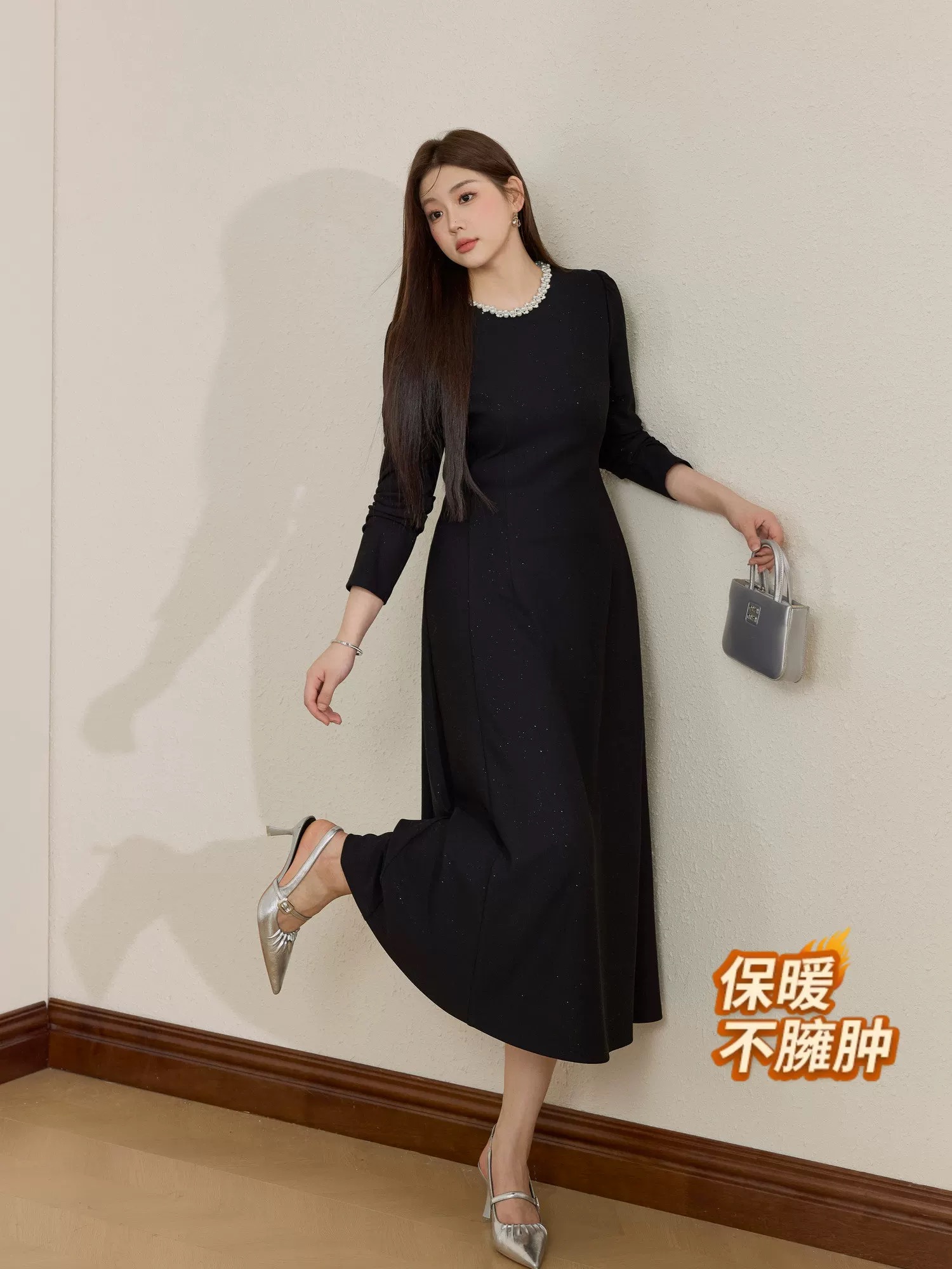 女装气质赫本风黑色显瘦连衣裙2025秋收腰长袖a字裙