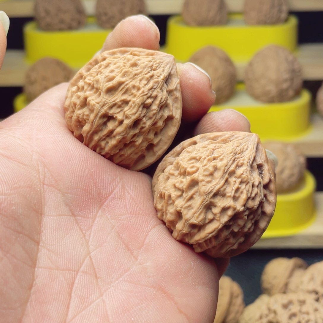 文玩核桃把件金牛